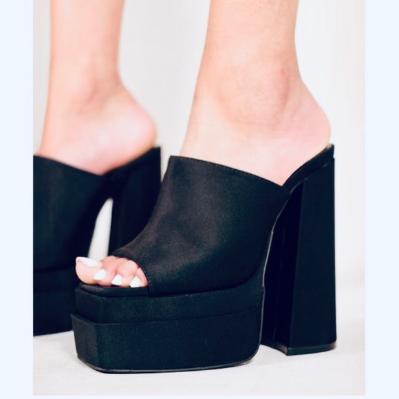 PLATFORM BLOCK HEEL MULES IN BLACK - Picture 3 of 5